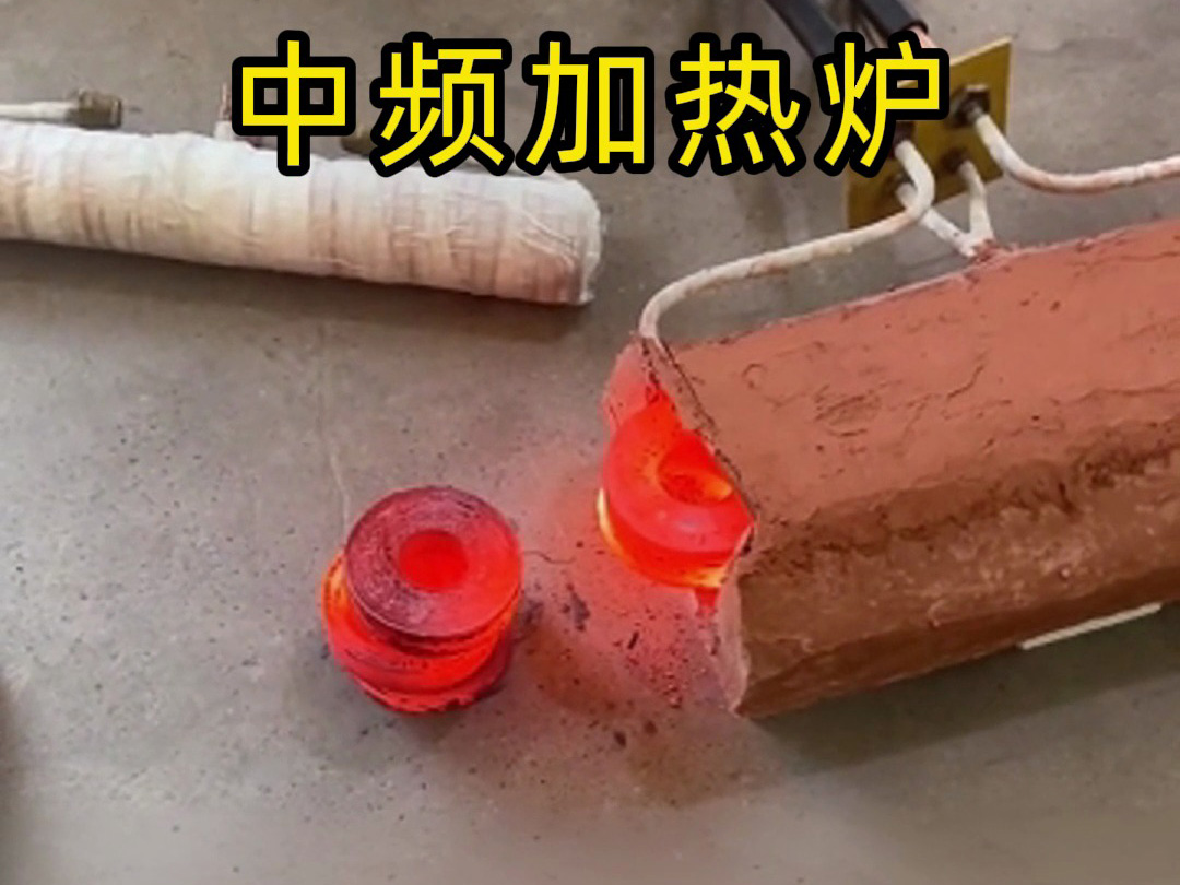 棒料红要冲自动送猜中频加热炉？当然有！自动化铸造规划这样配