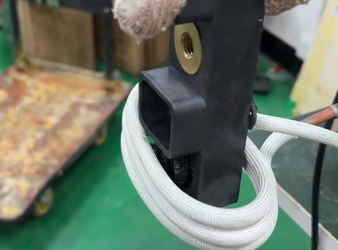 废旧复合模具高频热拆解析！铜螺丝热取分离只是初步工序