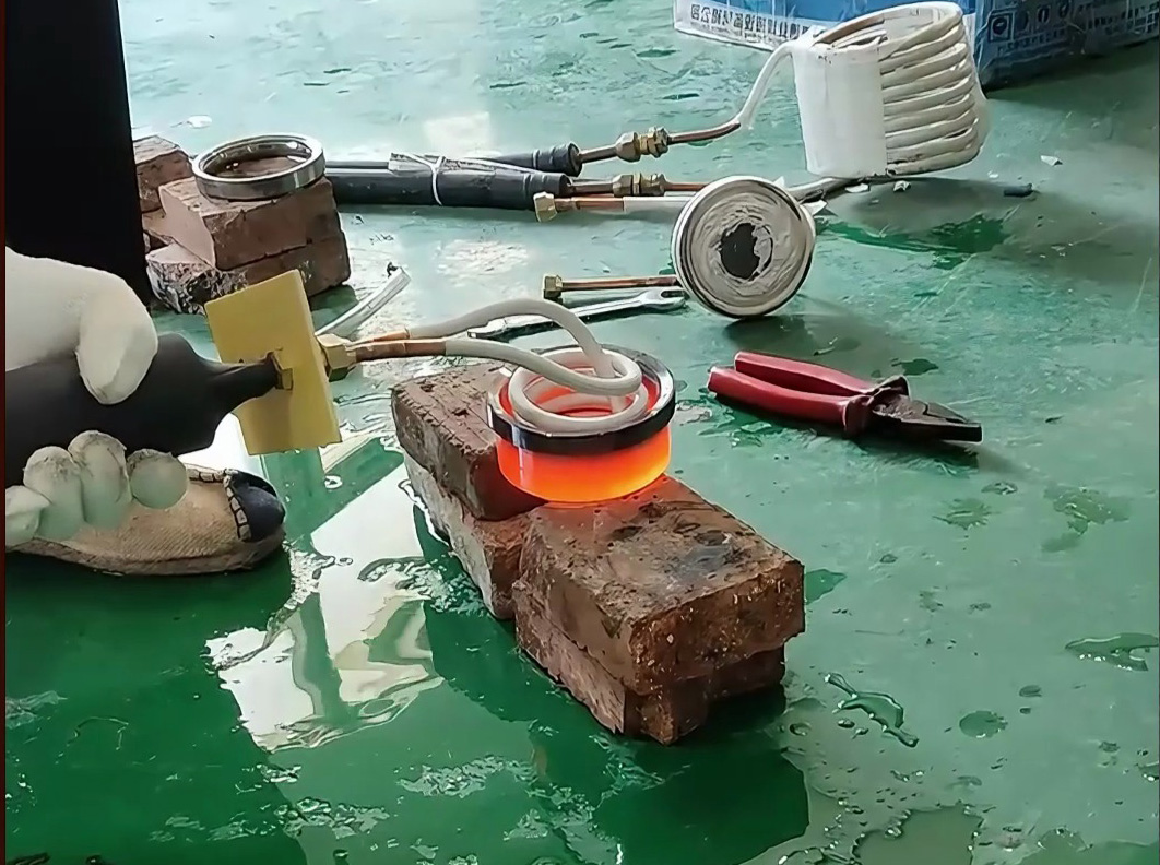 ?工业加热神器！手持式高频机让发起机座圈热拆热装配更单一！